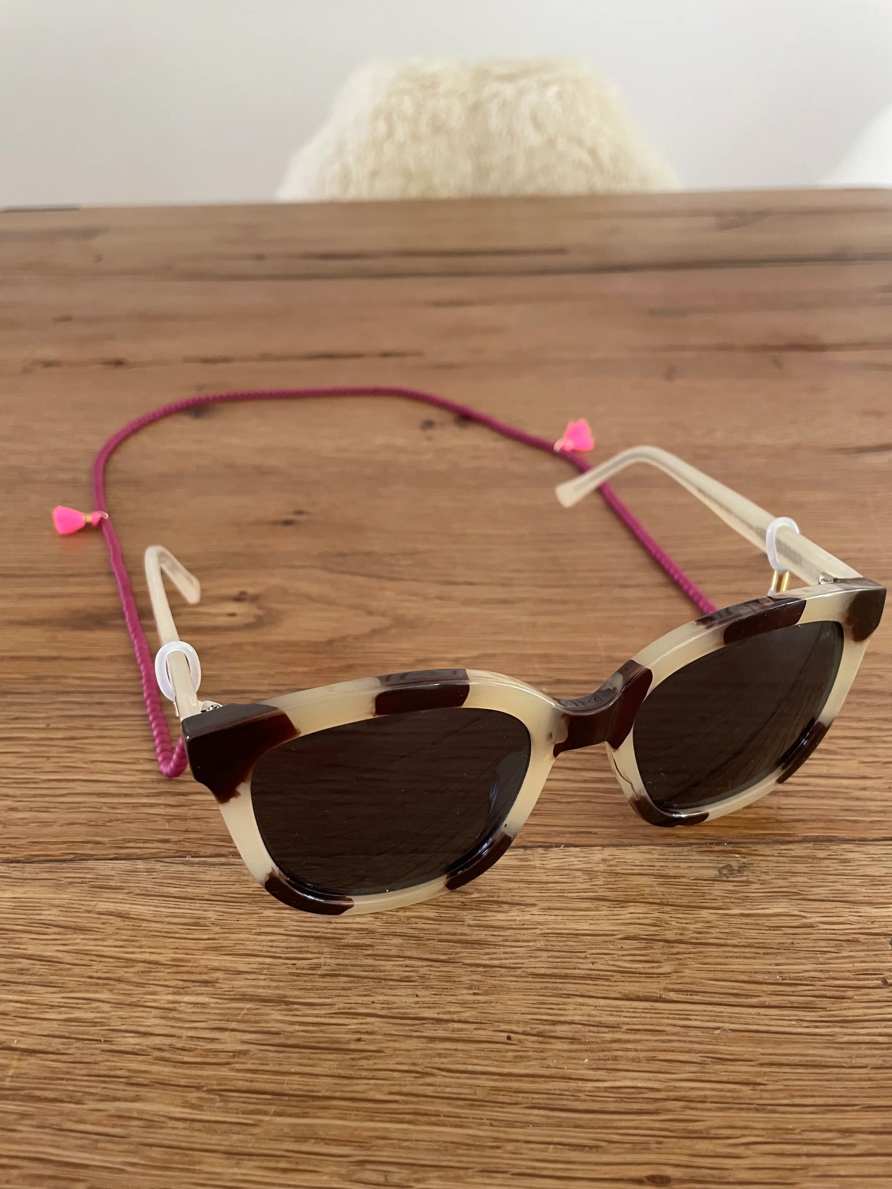 Brillenkette Beerenrot